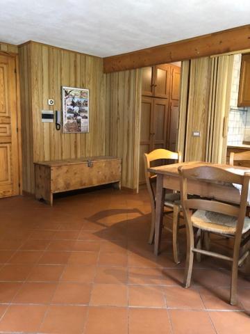 Flora Alpina Apartments-Residenza Verdebjo Gressoney-Saint-Jean Room photo